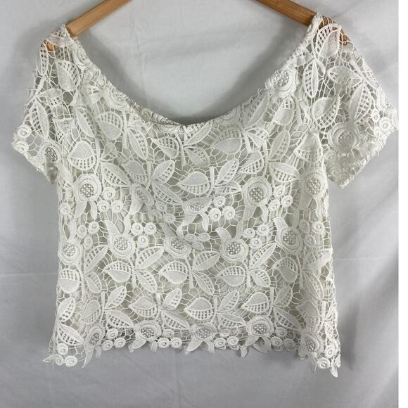 WAYF Off Shoulder White Crochet Lace Short Sleeve Top Size Medium - Picture 8 of 9
